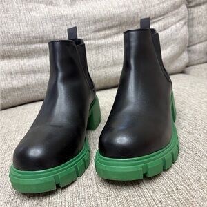 Steve Madden Black and Green Chunky Chelsea Boots
